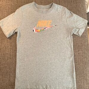 Tag-less tee